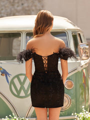 Black Tight Appliques Plunge V-Neck Lace Short Homecoming Dress with Feathers
